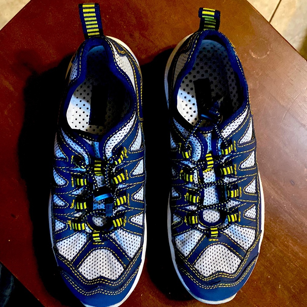 G.H. Bass & Co. DAPHNE shoe/ sneaker size 6.5